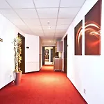 伦纳酒店 酒店