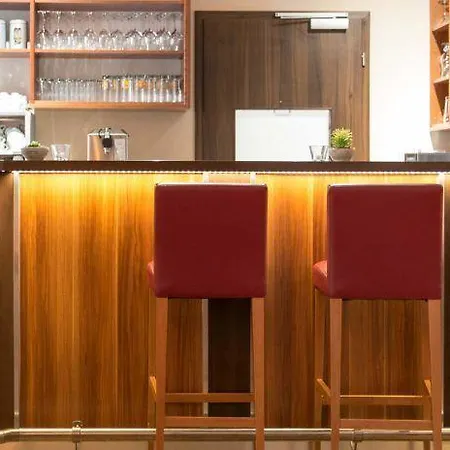 伦纳酒店